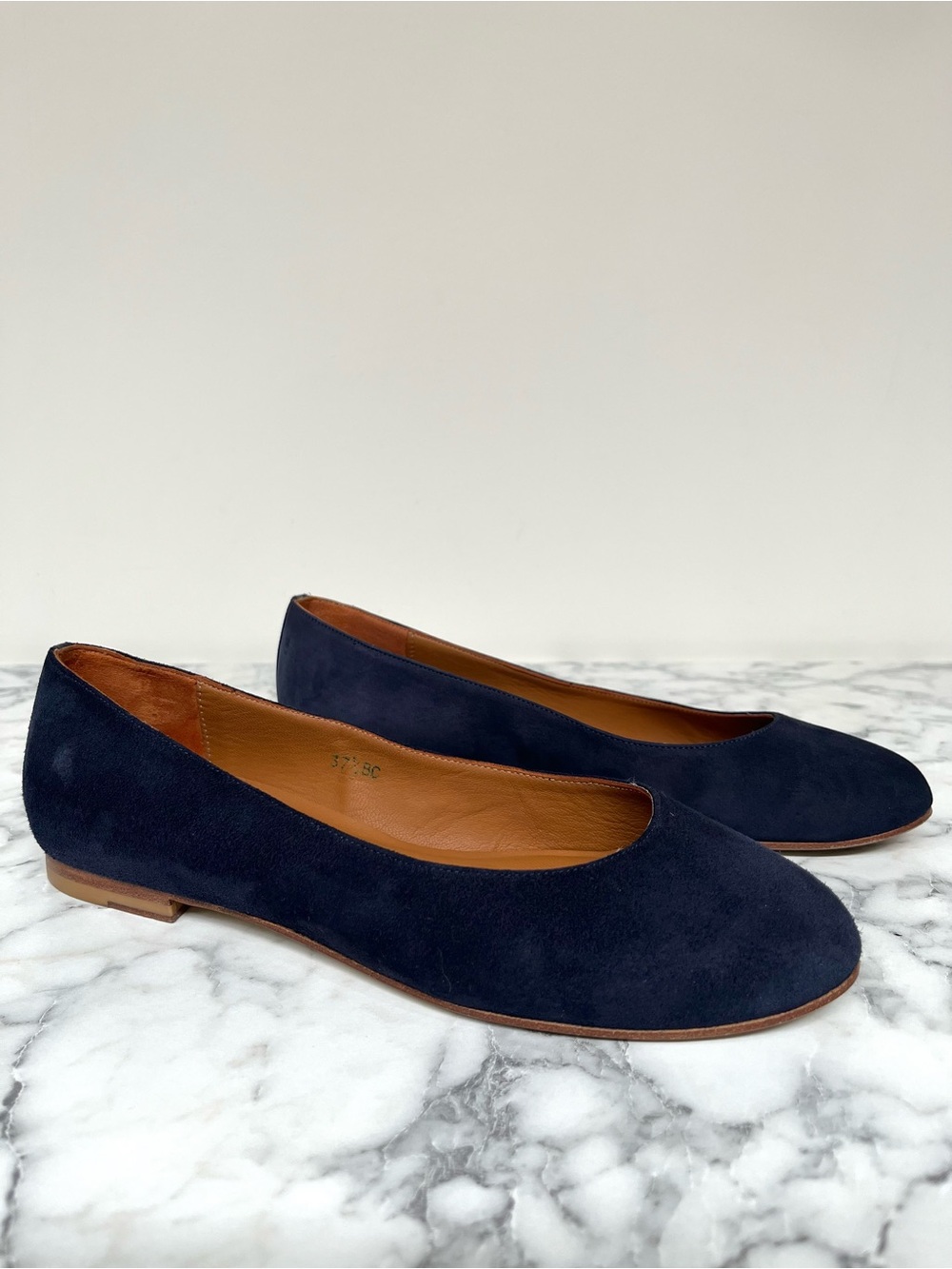 Margaux Classic Ballet Flats Midnight Navy Round Toe Suede Leather 37 1/2 BC